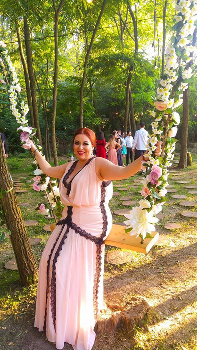 OANA ROMAN şi-a schimbat look-ul şi a uimit pe toată lumea cât a putut să slăbească