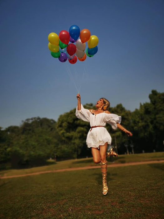 Antena 1 + Pro TV = love. Gina Pistol și Smiley nu se mai ascund. Un fan i-a fotografiat împreună, la Untold. Foto exclusiv