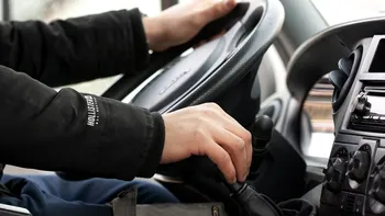 Schimbări majore în Codul rutier. Românii ar putea rămâne fără permis pentru neplata amenzilor