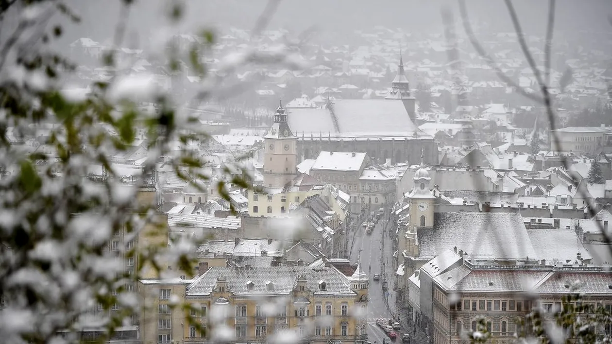 Toamna a venit cu zăpadă în România! Unde au căzut primii fulgi de nea din acest an