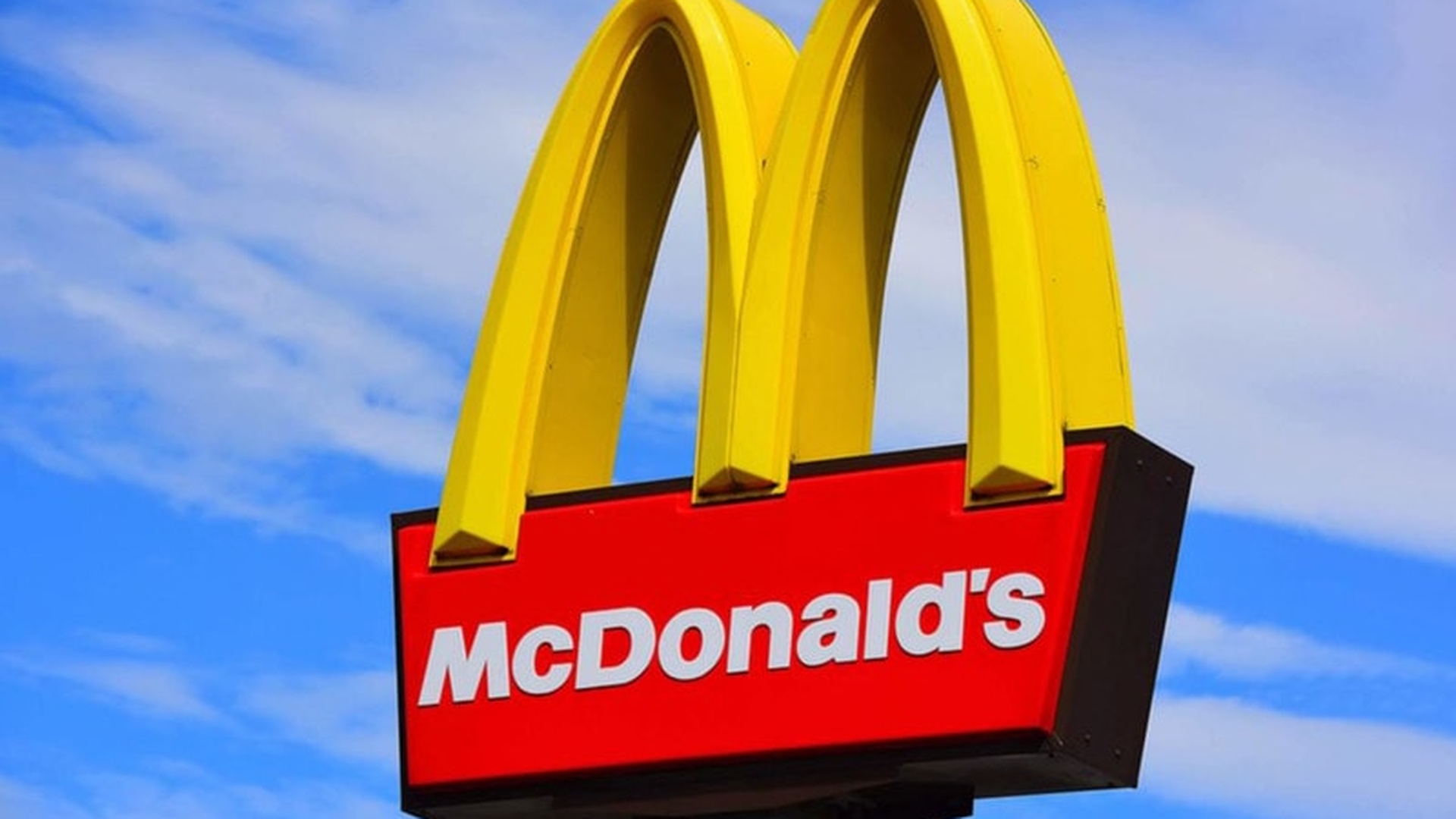 McDonald’s a închis restaurantul din pasajul staţiei de metrou Unirii, după 20 de ani de funcţionare. Metrorex va scoate spaţiul la licitaţie