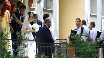 Primarul Sectorului 4, nas pentru soferul sau! Piedone a mers la bloc si a “furat” mireasa cu un Rolls de colectie!
