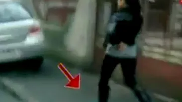 CAT DE PENIBIL! Andreea Tonciu se crede Motanul incaltat! A iesit pe strada cu cipicii de la o clinica medicala!