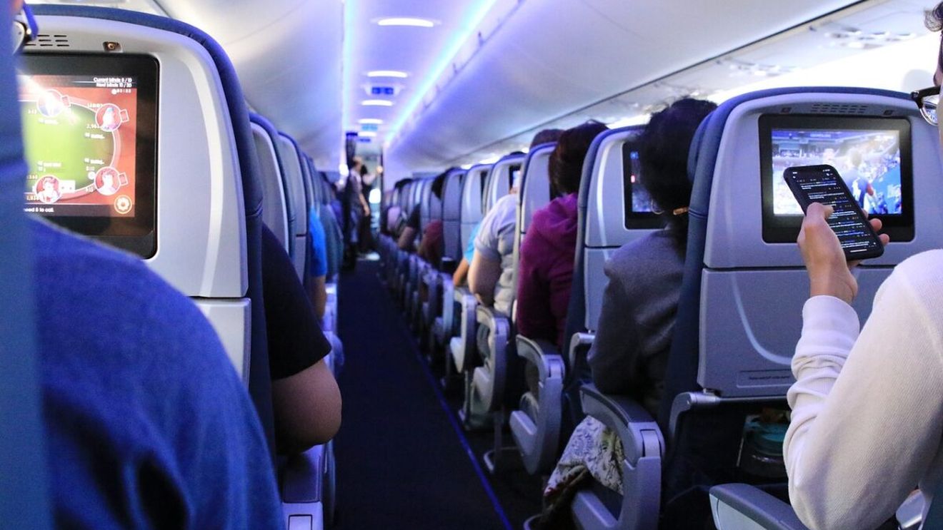 Iulie 2024, luna scumpirilor pentru români. Cresc prețurile biletelor de avion