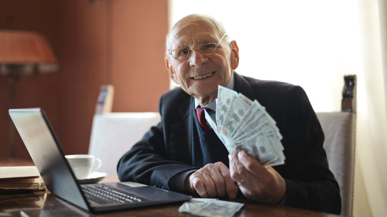Speranță pentru pensionari. Cu cât le vor crește pensiile și ce se va întâmpla în septembrie 2024