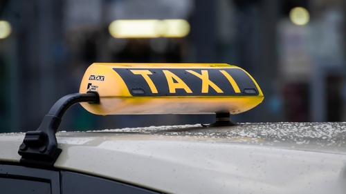 Reacția unui taximetrist care a găsit o borsetă plină cu bani. Ce s-a întâmplat în cele din urmă