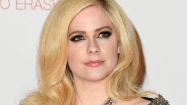 Cântăreața canadiană Avril Lavigne, diagnosticată cu boala Lyme: ”Am acceptat moartea”!