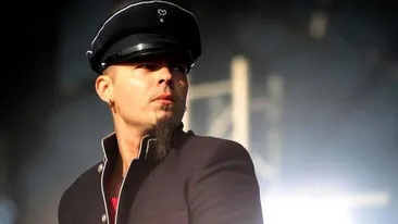 S-a insurat cu Porno-Bebelusa, dar n-are nicio problema si canta ce-i trece prin cap! Ce piesa a lansat Titi,ex-Scoala Vedetelor