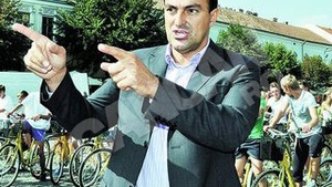 Primarul Sorin Apostu lua spagi pana si de la vanzatorii de pepeni din Dabuleni