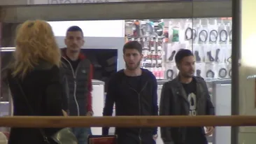 Mihai Radut face MARCAJ strans la o cantareata celebra! Paparazzi l-au prins in fapt! Vezi ce faceau in mall