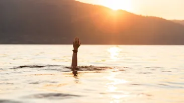 Tragedie fără margini în Dâmbovița. Un minor și-a găsit sfârșitul într-o piscină