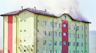 Un bloc din Drobeta a ars ca o torta