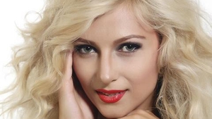 Pleaca in SUA direct de la concertele de Revelion! Lora face maraton in noaptea dintre ani, cu geamantanele dupa ea!