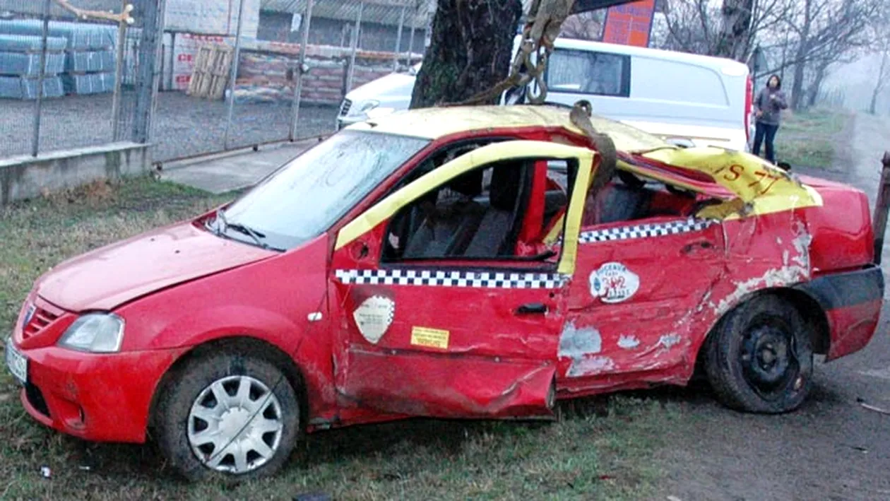 Patania moldoveanului Patu: a jefuit un taximetrist sub amenintarea cutitului, i-a furat masina, dar s-a oprit cu ea intr-un copac!
