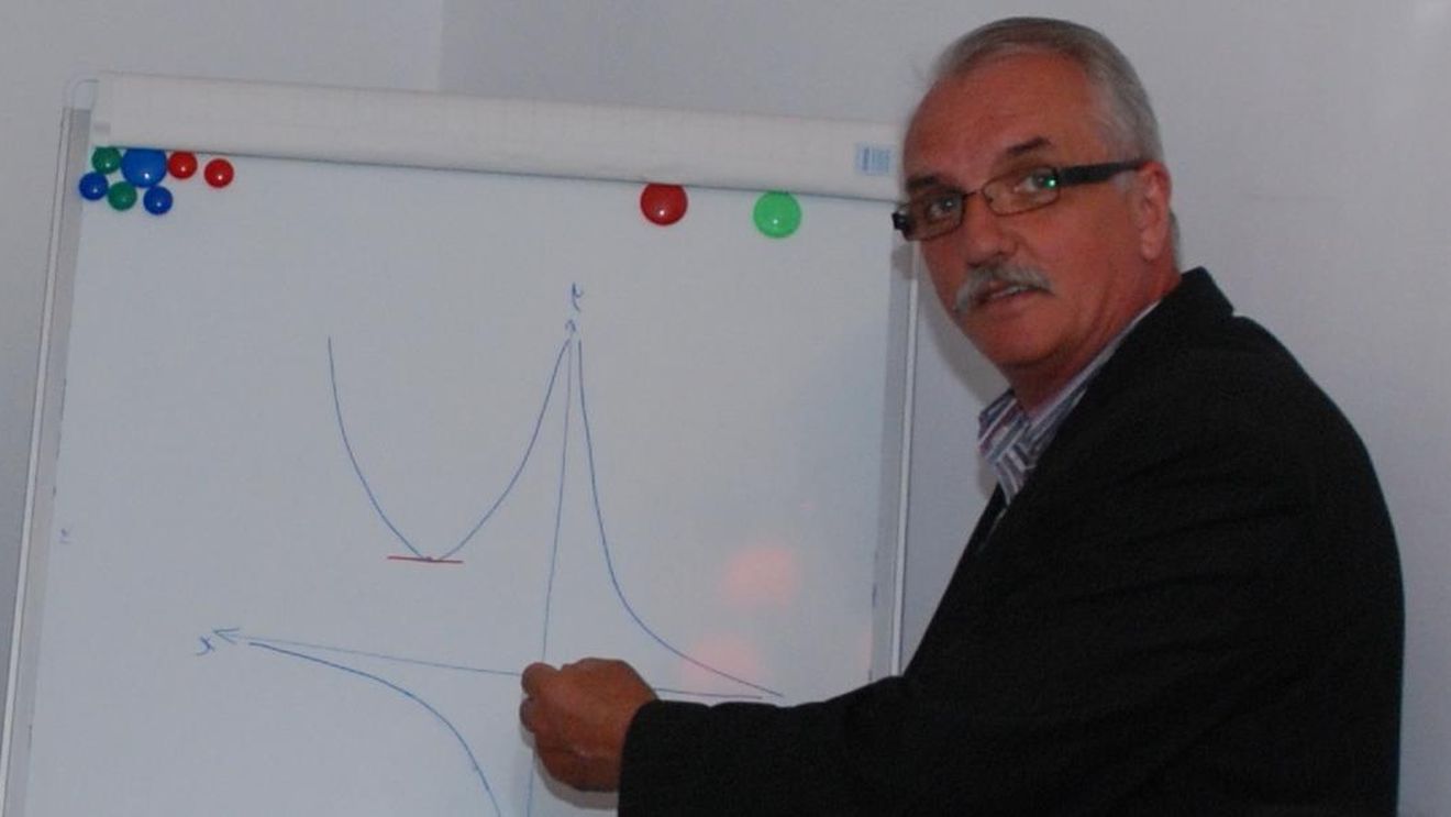 Profesorul Marius Poll, fost director al Colegiului Cuza a murit! Cadrul didactic avea 67 de ani