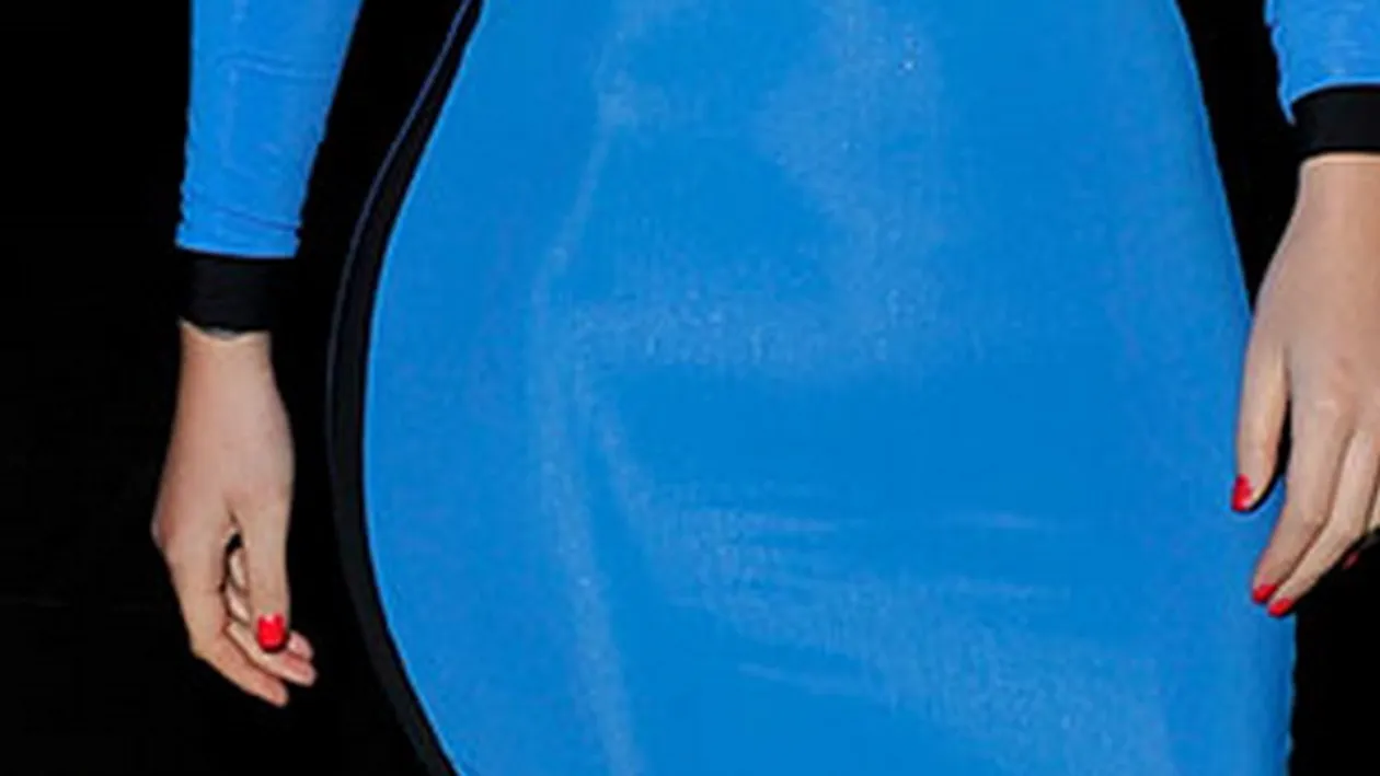 Are un corp perfect, dar stai sa o vezi insa de la gat in sus! Presa americana: Arata ca o vrajitoare