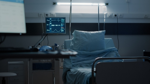 Un bărbat de 58 de ani a fost găsit mort după ce a ieșit din spital. Polițiștii au deschis o anchetă