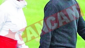 Tevez se recreeaza cu o blonda