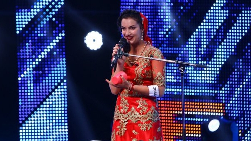 Fata din neam de căldărari care a cucerit juriul „X Factor“ avut parte de o nuntă ca în poveşti în urmă cu opt luni! Uite cum a arătat în rochie de mireasă