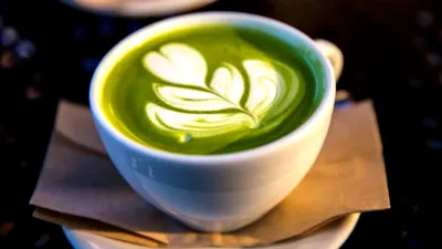 Cercetătorii confirmă: ceaiul matcha poate reduce strănutul la persoanele alergice