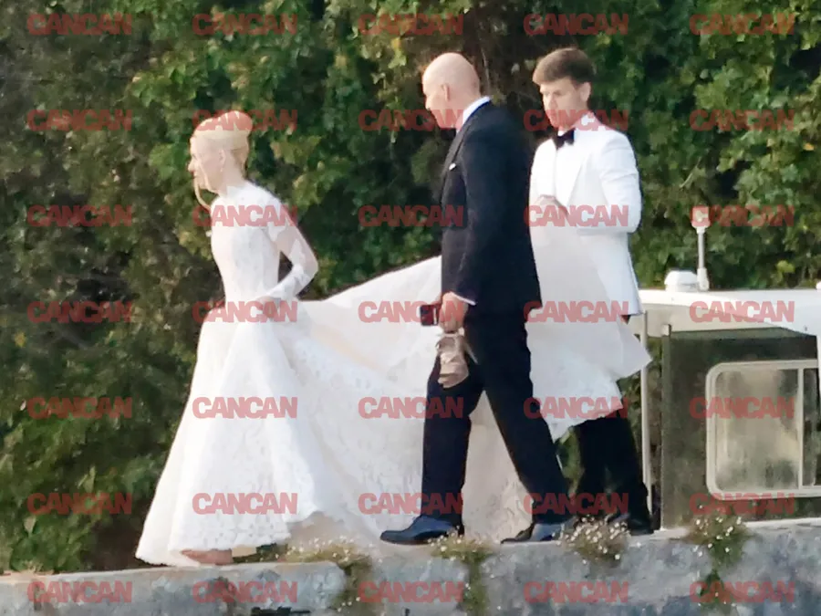 Karina Pavăl, în rochie de mireasă, împreună cu tatăl ei, Dragoș Pavăl și soțul ei, Dragoș Iamandoiu