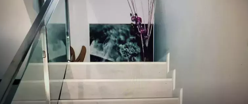 Cum arată vila artistei Marcela Fota. Are un dressing impresionant, cu multe costume autentice