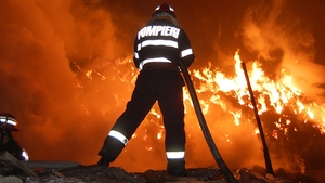 Incendiu puternic intr-un bloc din Timisoara! O persoană a fost rănită, iar alte cinci, intoxicate cu fum: "M-am trezit în fum"