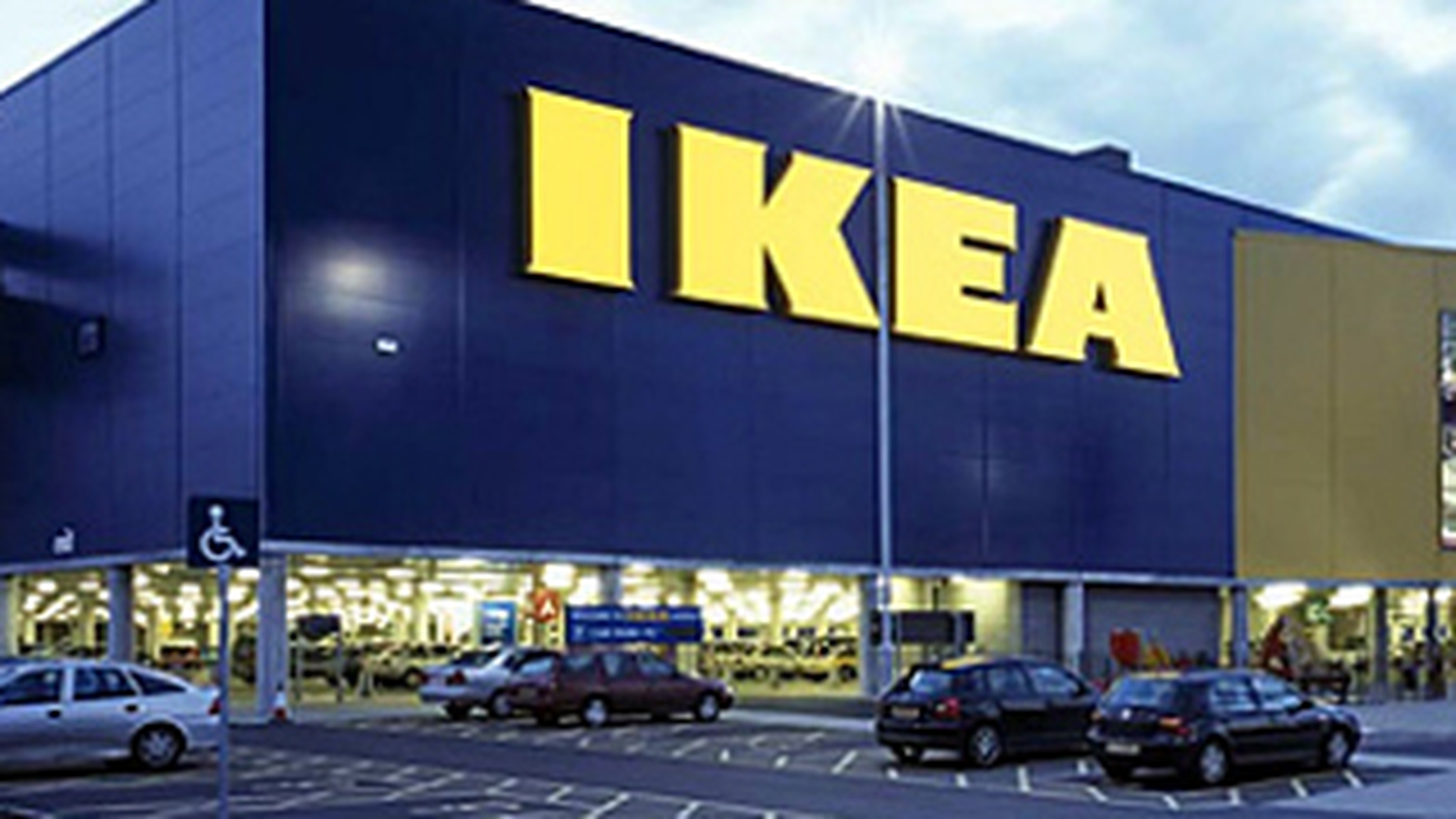 Doua magazine Ikea din Praga, evacuate dupa descoperirea unui dispozitiv exploziv