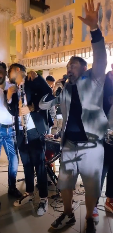 Marcel Pavel a făcut show pe ritmuri de manele, sub privirile lui Sorinel Puștiu