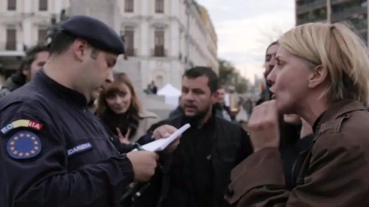 Jandarmii, ofensati de o piesă de teatru! Au vrut să amendeze actorii