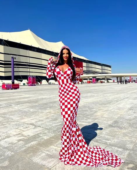 Ivana Knoll, “cea mai frumoasă femeie de la Cupa Mondială din Qatar”, făcută praf de un impresar din România: “Sunt dezgustată! Folosește aplicații pentru a arăta așa” | GALERIE FOTO