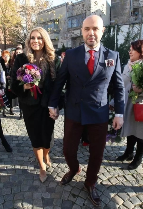 Mihai Mitoșeru, vizitat în spital de fosta soție, Naomi. Mama prezentatorului a suferit un șoc: “Eram în mașină, am crezut că mor”