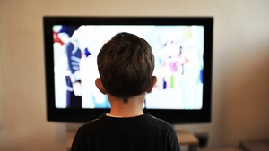 Românii sunt dependenți de televizoare! Au și câte 3 în casă