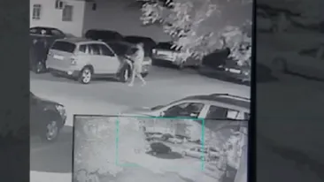 Un bărbat a fost surprins în timp ce incendia o mașină parcată pe străzile din Drobeta Turnu Severin