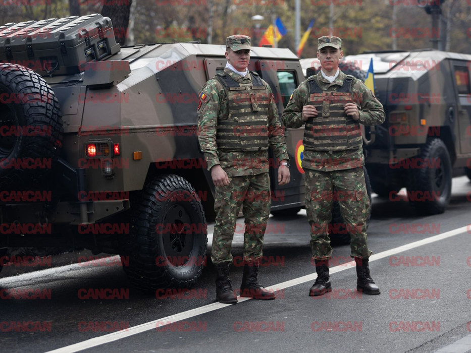 Imagini LIVE de la parada militară de 1 decembrie. Cum au apărut poliţistele la defilare. FOTO