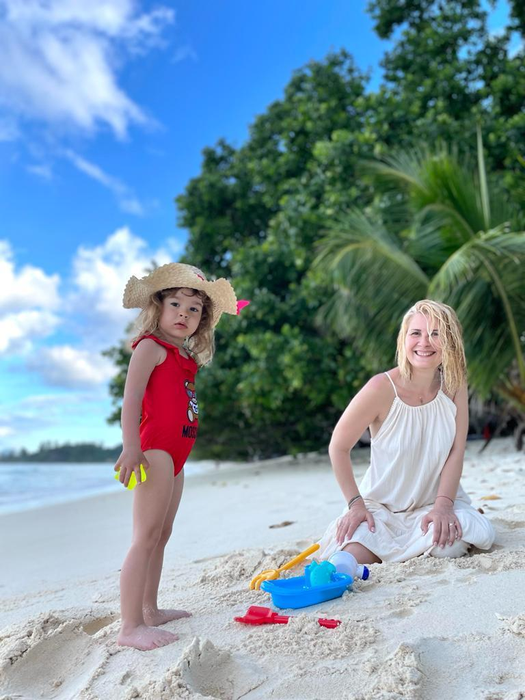 Alessandra Stoicescu, vacanţă de vis alături de familie pe o plajă din Seychelles. Imagini în premieră!