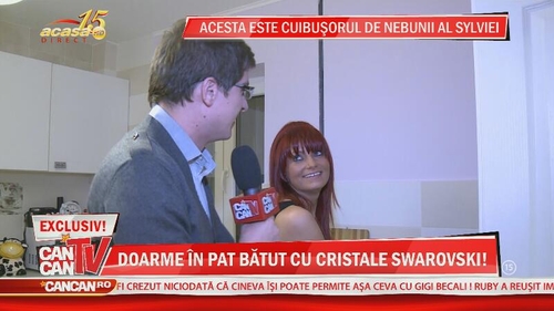 Imagini de senzaţie din apartamentul Sylviei! Doarme în pat bătut cu cristale Swarovski, dar stă cu păianjenii morţi pe perete!