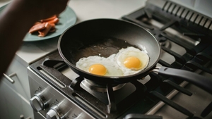 Cum faci ouă ochiuri fără ulei! Trucul ingenios pentru cei care sunt la dietă
