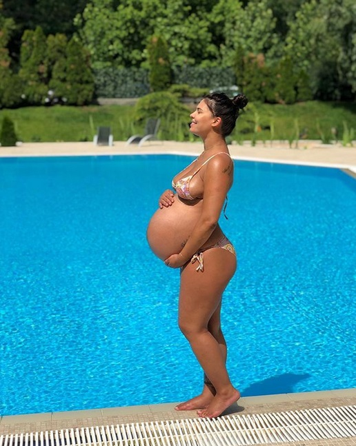 Andreea Popescu, fosta dansatoare a Deliei, este din nou însărcinată. “13 săptămâni. 3 luni. O bucurie imensă!”