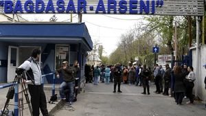 Scandalos! Ce bilețel i-au lipit pe ușă vecinii unei doctorițe de la Spitalul Bagdasar-Arseni din București: „Să te duci dracului cu...”