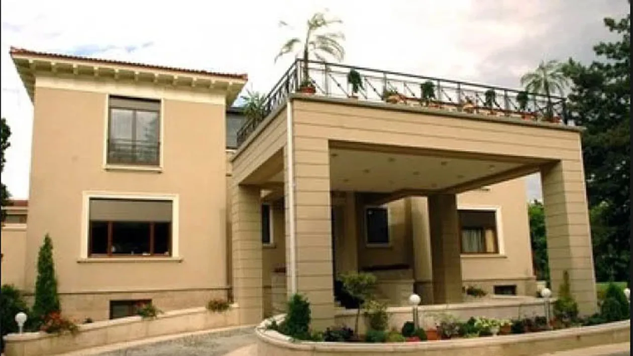 Imagini fabuloase. Avem declaraţii exclusive din interior. Am intrat în palatul preşedintelui Iohannis: ”E o vilă bântuită de spiritele canibalilor şi dictatorilor!” 