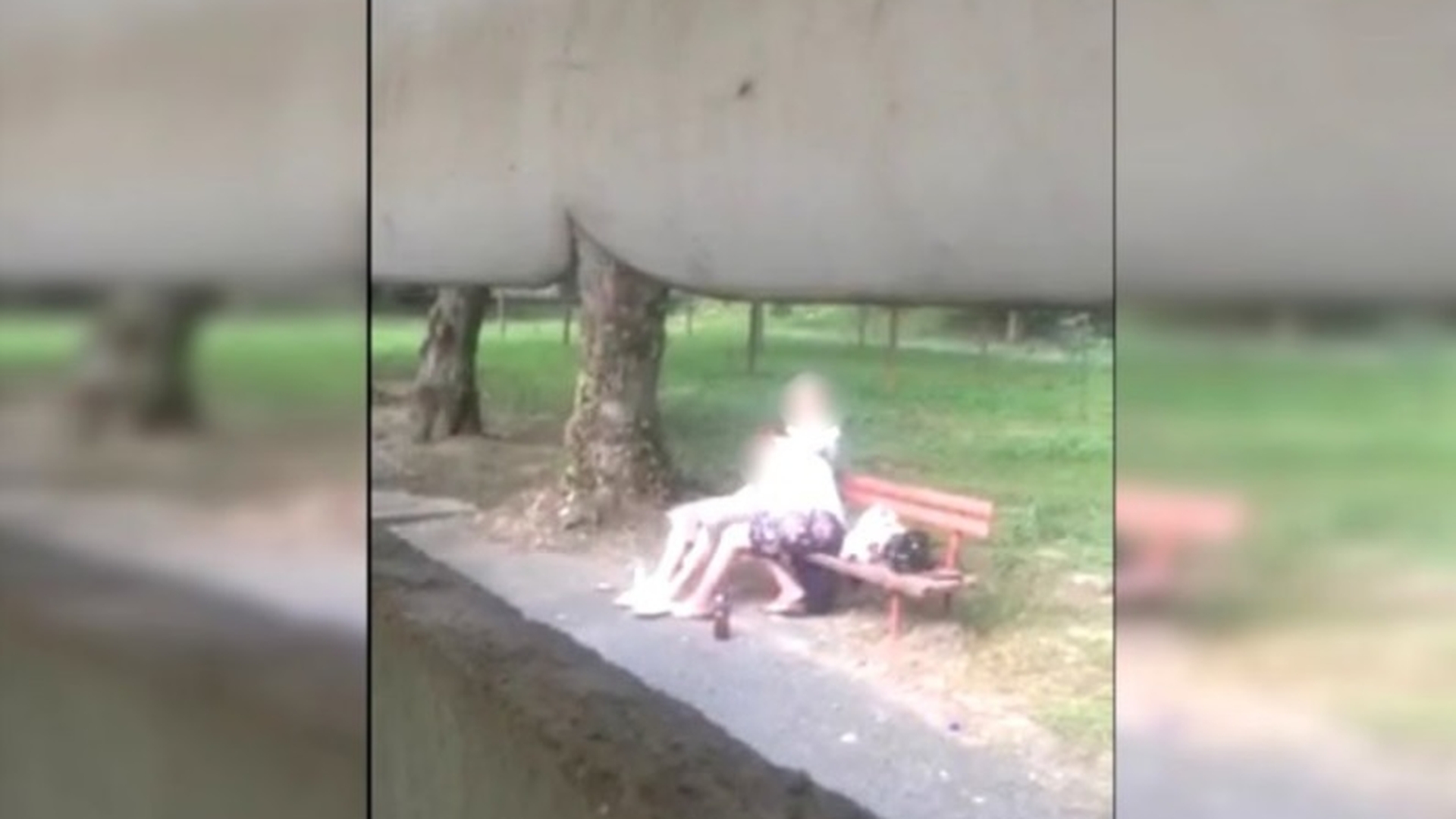 Doi pensionari din Dej au întreținut relații intime în văzul tuturor! Polițiștii i-au identificat pe cei doi bătrâni