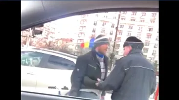 Imagini uluitoare într-o parcare din București! Un bărbat în scaunul cu rotile se ridică și-l amenință pe polițist: ”Ți-o dau, du-te-n #$%@...” VIDEO