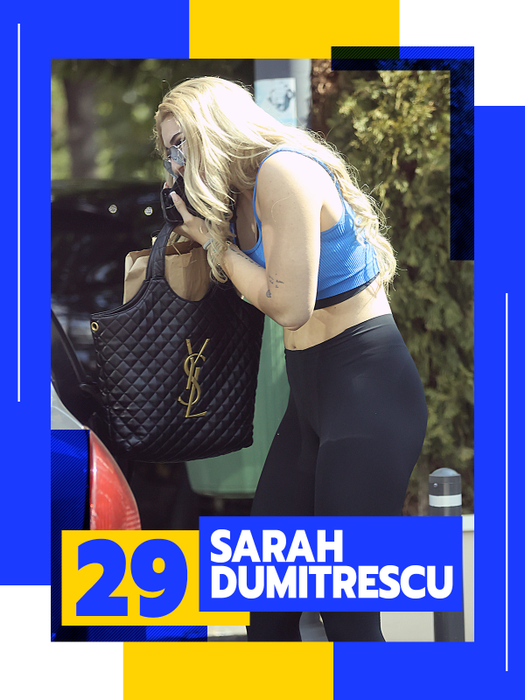 MAREA BURICEALĂ DE PE STRĂZILE CAPITALEI! Au arătat totul în public și nu le-a păsat de nimic! TOP 30 de vedete cu abdomenul la vedere, indiferent de anotimp!