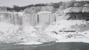 Imagini senzaționale. Cascada Niagara a înghețat din cauza vortexului polar | VIDEO
