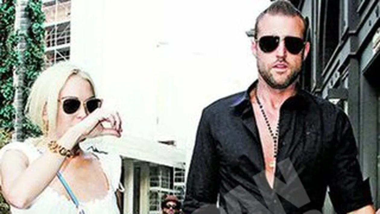 Recunoscatoare ca i-a dat un job! Lindsay s-a cuplat cu noul ei sef