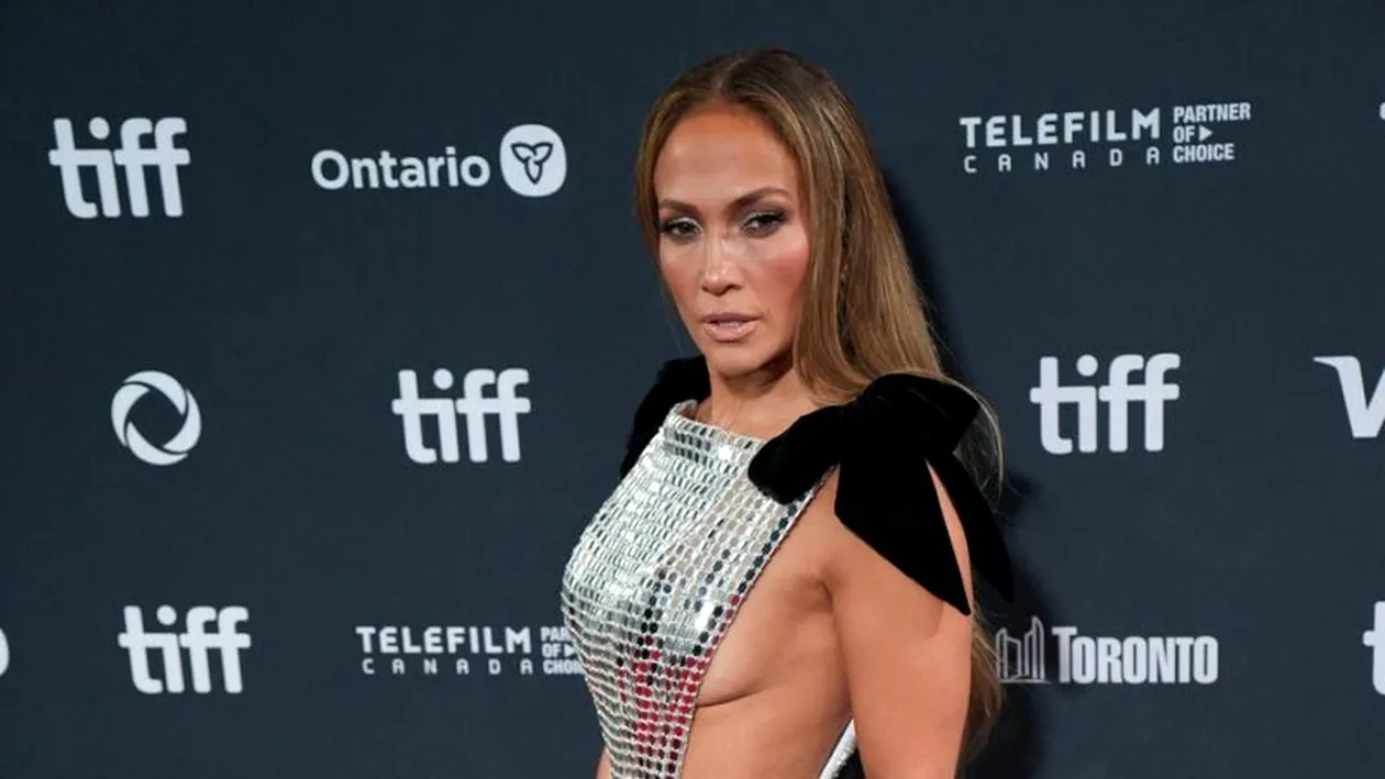 Jennifer Lopez, surprinsă cu un nume greu de la Hollywood! Ce gest public a trădat apropierea dintre ei