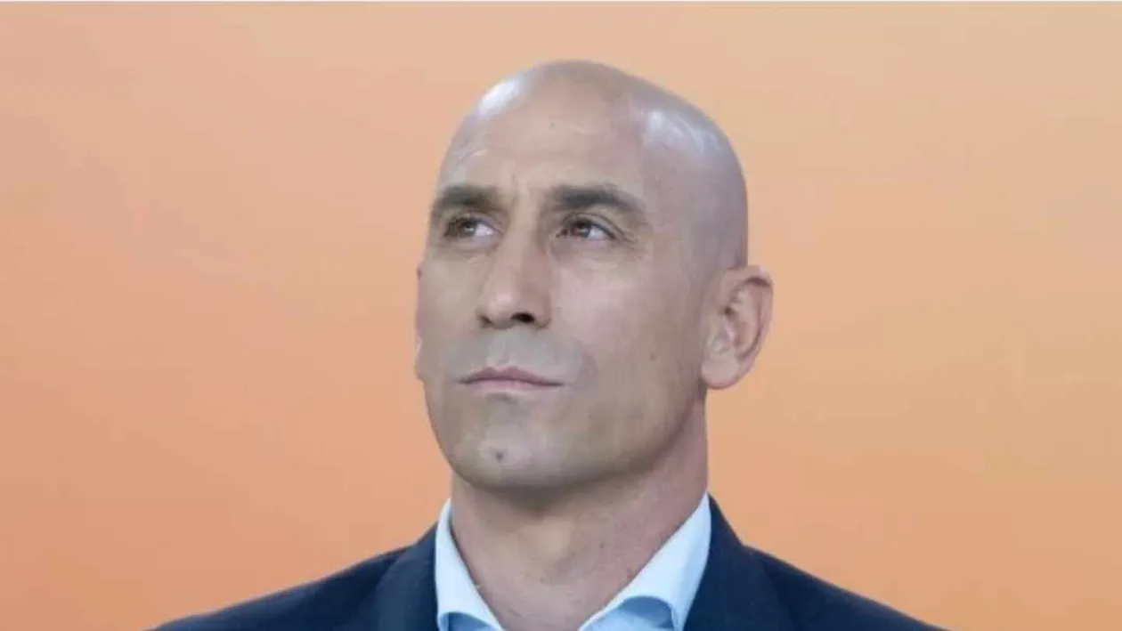 A venit “pedeapsa” pentru președintele Federației Spaniole de Fotbal, care a sărutat o jucătoare pe podiumul de premiere. S-au sesizat și autoritățile