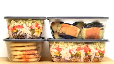 Ce a pățit o angajată româncă, după ce și-a adus mâncare la PACHET. „A deschis caserola, a luat pieptul și...”