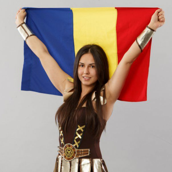 Aşa cu siguranţă nu te aşteptai să o vezi pe handbalista ELENA VOICU. A renunţat la echipamentul sportiv şi a pozat în ipostaze inedite.